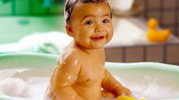 Những lưu ý khi tắm cho trẻ trong những ngày giá rét để bé không bị nhiễm lạnh