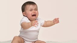 4 thời điểm trẻ sơ sinh khóc nhiều nhất và cách dỗ bé nín khóc