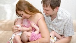 Nuôi trẻ sinh đôi bằng sữa mẹ hoàn toàn trong 6 tháng đầu: Liệu có đủ sữa cho con?