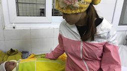 Sơn La: Em bé có nguy cơ thủng giác mạc vì được nhỏ sữa mẹ để chữa đau mắt
