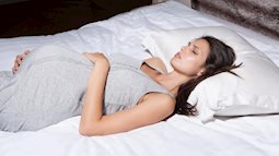 Nằm ngửa khi ngủ những tháng cuối thai kì có thể làm tăng gấp đôi nguy cơ tử vong cho thai nhi