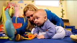 Chuyên gia tư vấn cho bố mẹ 4 bài tập giúp trẻ sơ sinh lớn nhanh và khỏe mạnh