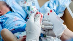 Dành cho mẹ mới sinh: 7 lưu ý quan trọng giúp mẹ vượt qua tuần đầu tiên bé chào đời