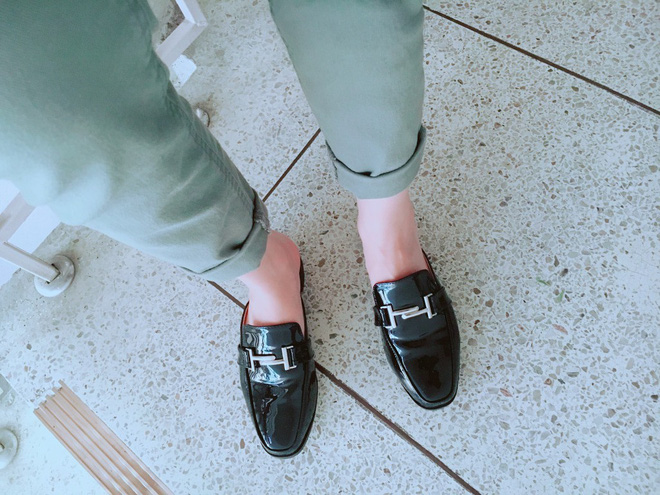 Không phải sneaker, giày khuyết gót là món đồ nàng công sở cần sắm ngay trong hè này - Ảnh 24.
