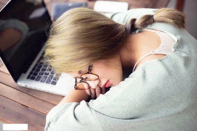 Khoa học chứng minh: Chỉ 40 phút ngủ trưa sẽ giúp bạn lấy lại 100% sự tỉnh táo và tăng cường khả năng sáng tạo đến bất ngờ