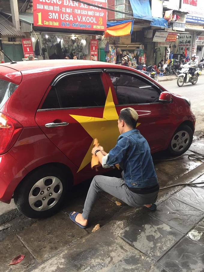 Người Việt đua nhau trang trí ôtô cổ vũ đội bóng U23