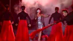 Diva Hồng Nhung lên tiếng xin lỗi Sơn Tùng M-TP khi hát "Lạc trôi"