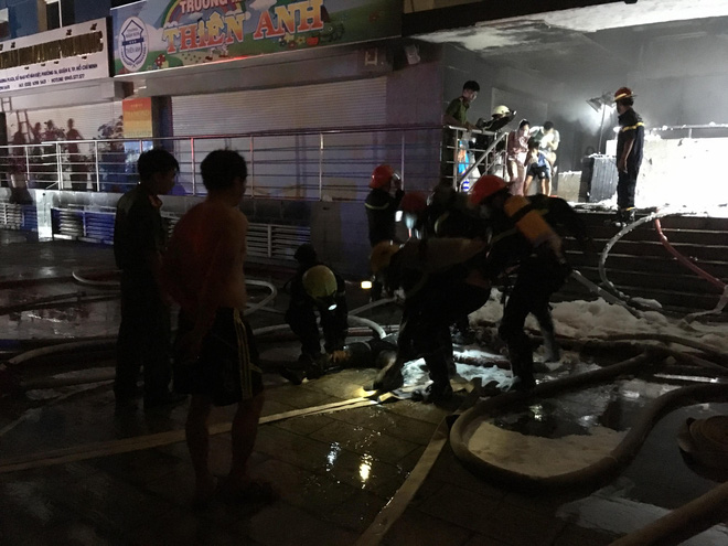KINH HOÀNG: Cháy chung cư cao cấp ở Sài Gòn, 13 người chết, 14 người bị thương - Ảnh 3.