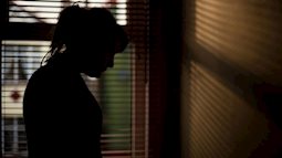 Lời khai rúng động trong vụ bê bối tình dục nước Anh: Bé gái mang thai khi 13 tuổi, từng bị 20 người đàn ông hãm hiếp