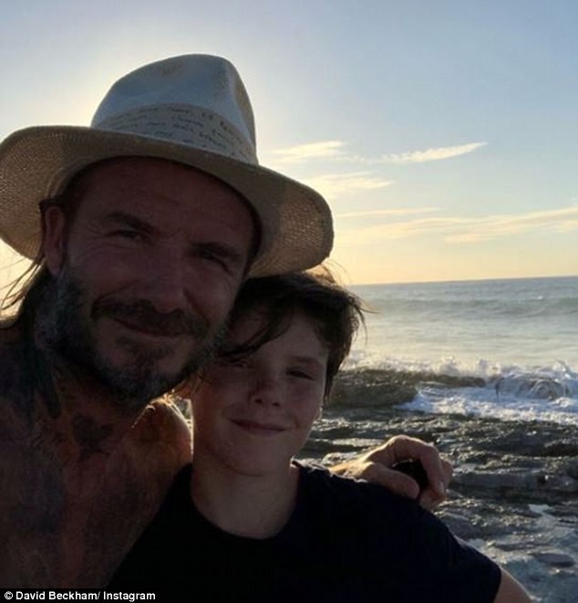 Bố con Harper Beckham bắt chước cảnh ngậm cùng một sợi mì siêu đáng yêu trong phim hoạt hình - Ảnh 3.