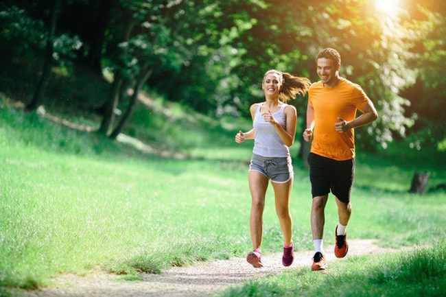 Khi bạn tập thể dục, chạy hay đi bộ thì tốt hơn theo khoa học?