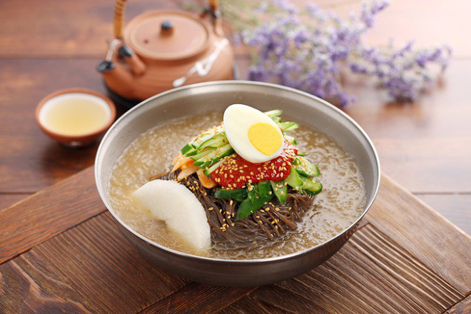 5 món ăn giải nhiệt hiệu quả mà ai cũng khó lòng bỏ qua nếu đến Hàn Quốc vào ngày hè nóng bức - Ảnh 5.