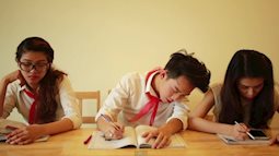 Thanh xuân của bạn có từng bị ghi vào sổ đầu bài với những lý do bá đạo thế này không?