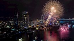 Đà Nẵng bắn pháo hoa tầm cao chào mừng năm mới 2018