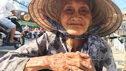 27 Tết, "bà cụ ve chai" vẫn miệt mài mưu sinh ở Sài Gòn mong đủ tiền mua gạo đón năm mới