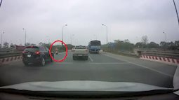 Hà Nội: Người phụ nữ run rẩy, khóc lóc trên cao tốc và hành động nhận “nghìn like” của tài xế ô tô
