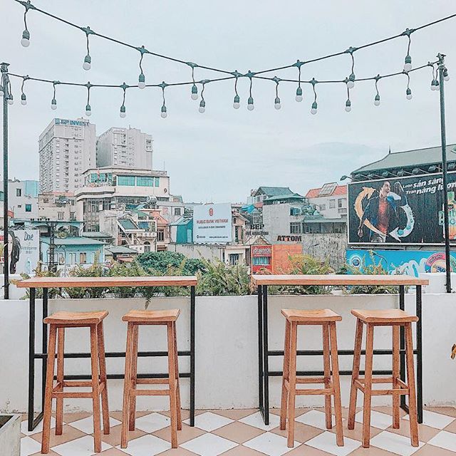 Kone café là lựa chọn lý tưởng cho những ai muốn ngắm đường phố Hà Nội