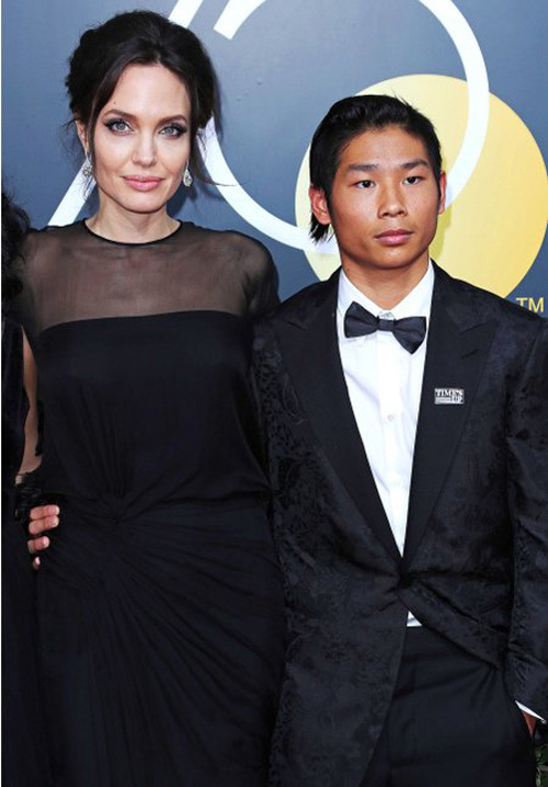 Pax Thiên đưa Angelina Jolie lên thảm đỏ Quả Cầu Vàng