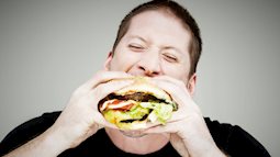 Nghiên cứu mới: Thói quen ăn một mình sẽ dẫn bạn đến ‘nghĩa địa’ nhanh hơn người khác