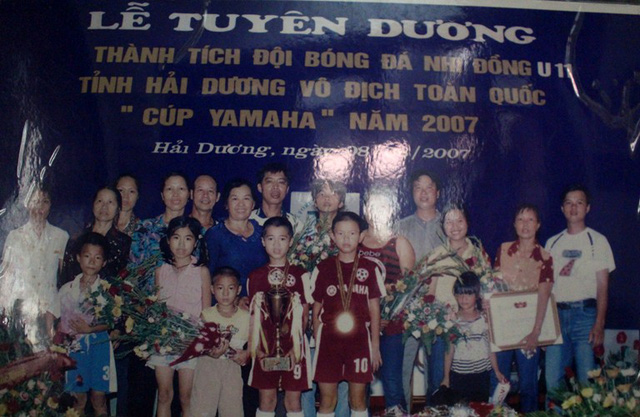  Văn Toàn cùng đồng đội tỉnh Hải Dương giành chức vô địch giải bóng đá nhi đồng toàn quốc năm 2007. Ảnh: Đ.Tùy 