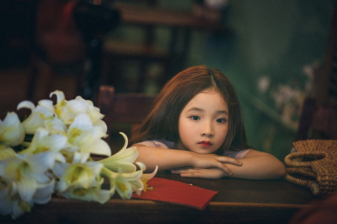 Vẻ đẹp mong manh của cô bé Hà Nội bên hoa loa kèn khiến cư dân mạng thổn thức - Ảnh 23.