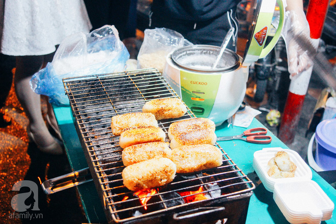 Chấm điểm chuối bọc nếp nướng - món ăn đường phố Sài Gòn ngon nhất thế giới vừa có mặt ở Hà Nội - Ảnh 1.