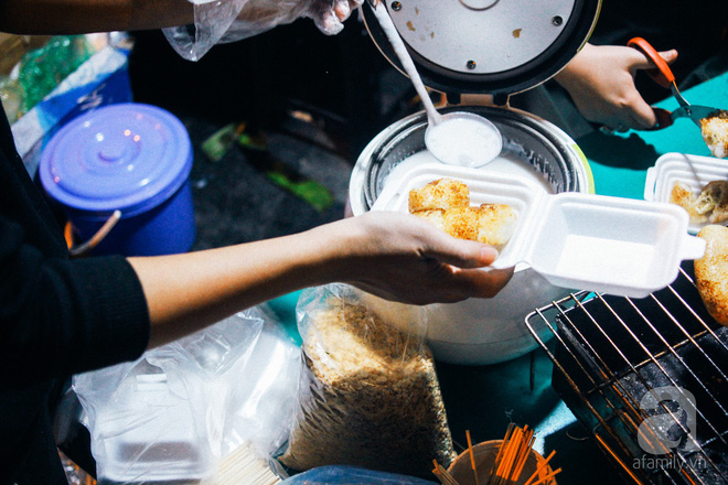 Chấm điểm chuối bọc nếp nướng - món ăn đường phố Sài Gòn ngon nhất thế giới vừa có mặt ở Hà Nội - Ảnh 8.