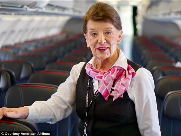  Nữ tiếp viên 81 tuổi Bette Nash của hãng hàng không American Airlines. 