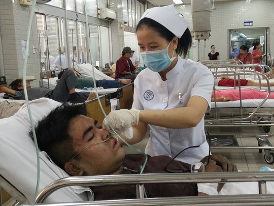 Một nạn nhân được cấp cứu tại Bệnh viện Chợ Rẫy