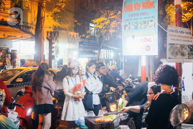 Chấm điểm chuối bọc nếp nướng - món ăn đường phố Sài Gòn ngon nhất thế giới vừa có mặt ở Hà Nội - Ảnh 4.