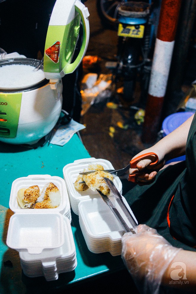 Chấm điểm chuối bọc nếp nướng - món ăn đường phố Sài Gòn ngon nhất thế giới vừa có mặt ở Hà Nội - Ảnh 7.