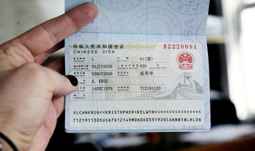 Phí làm visa Trung Quốc tại Đại sứ quán (không qua dịch vụ) là 60 USD. Ảnh minh họa.