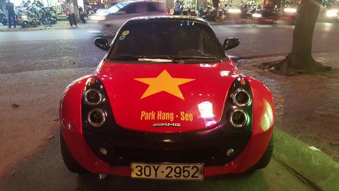 Người Việt đua nhau trang trí ôtô cổ vũ đội bóng U23