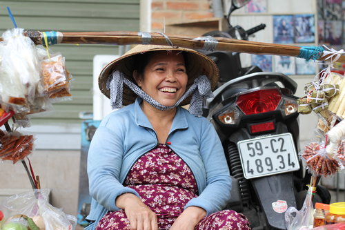 Khách Tây: Hiếm khi thấy phụ nữ Việt ngồi không/Khách Tây: Hiếm lúc nào thấy phụ nữ Việt ngơi tay làm việc - 7