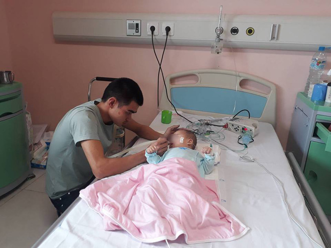 Ninh Bình: Bé gái 9 tháng tuổi ngất lịm, toàn thân con tôi tím tái sau mũi tiêm của y sĩ - Ảnh 2.