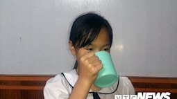 Cô giáo ở Hải Phòng phạt học sinh uống nước giặt giẻ lau bảng