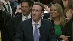 Nghị sĩ Mỹ hỏi ông chủ Facebook 'tối qua ngủ ở khách sạn nào'