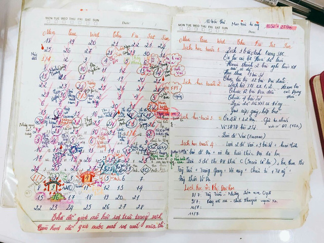 Sổ tay ghi chép lịch học dày đặt kèm với mục tiêu đậu đại học của một cựu học sinh trường Nguyễn Khuyến. Ảnh: Thân Ngọc Hà Duyên. 