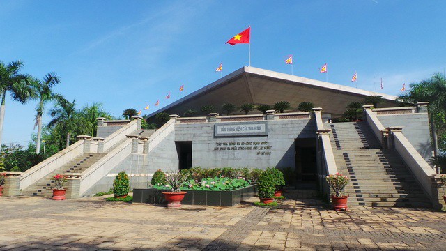 Một đền tưởng niệm các vua Hùng ở công viên lịch sử - văn hóa dân tộc thuộc TP HCM.