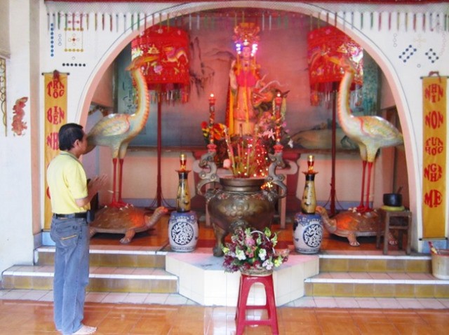Gian thờ Bà Âu Cơ ở tầng trệt của tổ đình Lạc Hồng (quận Gò Vấp - TP. HCM).