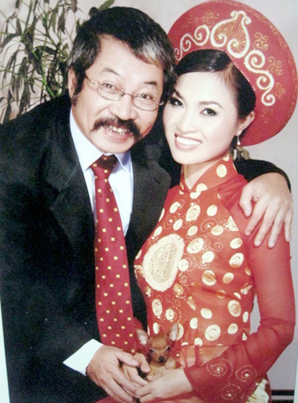 NSND Lê Hùng lấy vợ khi tuổi đã bước quang ngưỡng 50.