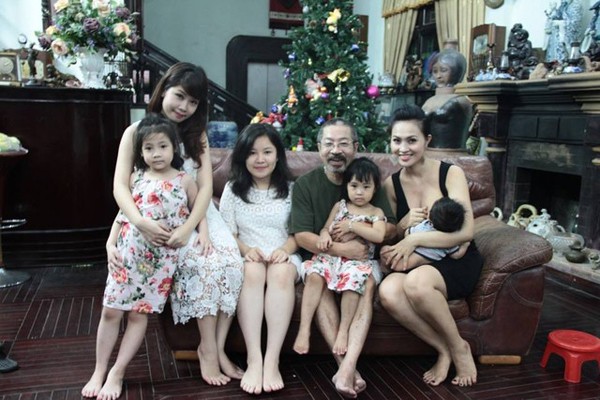 Gia đình hạnh phúc của NSND Lê Hùng.