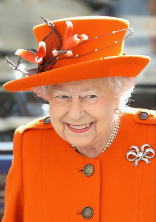 Ngoài chuyện không được để đầu bù tóc rối, phụ nữ trong hoàng gia Anh còn phải tuân theo 12 quy tắc “bất di bất dịch” sau - Ảnh 8.