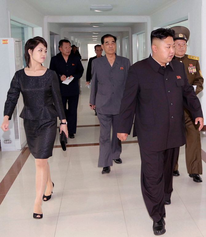 Vo Kim Jong Un trung thanh voi phong cach thoi trang thanh lich hinh anh 8