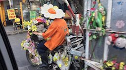 Khi là nhân viên vệ sinh môi trường rất yêu nghề và yêu đời, bạn sẽ biết cách biến xe rác thành xe hoa