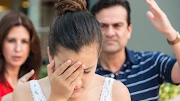 Vì không "môn đăng hộ đối", bố bắt con gái phá thai chứ nhất định không chịu gả cho gia đình phức tạp