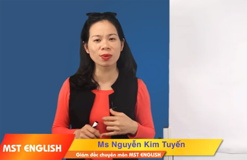 Bà Nguyễn Thị Kim Tuyến đăng nhiều video lên mạng để dạy ngoại ngữ. 