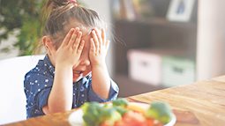 Trẻ ăn thiếu dầu mỡ: Thiếu vitamin, suy dinh dưỡng