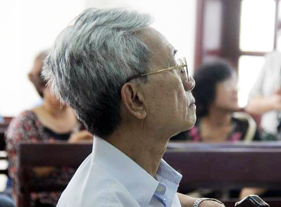  Bị cáo Nguyễn Khắc Thủy tại phiên tòa ngày 17/11/2017. Ảnh: N.T.