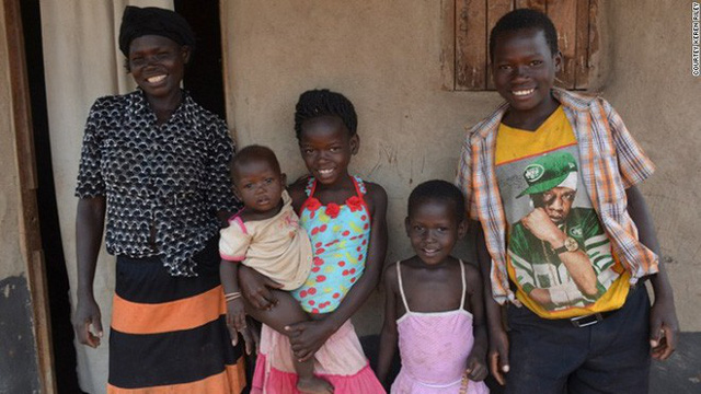 Namata có một gia đình hạnh phúc với mẹ và những người anh em.